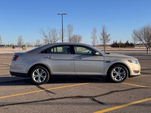 2018 Ford Taurus SE