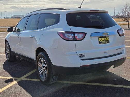 White 2015 Chevrolet Traverse 2LT