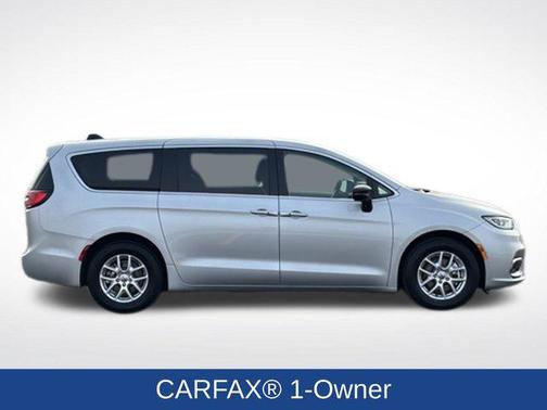 Silver Mist Clearcoat 2024 Chrysler Pacifica Touring L