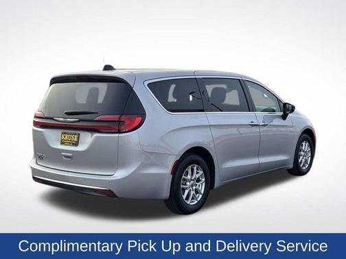 Silver Mist Clearcoat 2024 Chrysler Pacifica Touring L