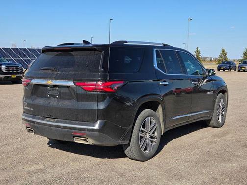 Mosaic Black Metallic 2023 Chevrolet Traverse High Country