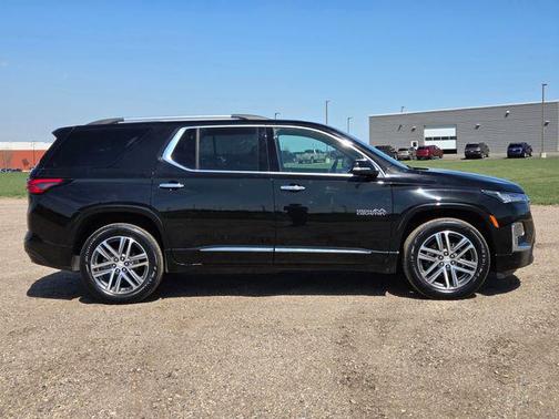 Mosaic Black Metallic 2023 Chevrolet Traverse High Country