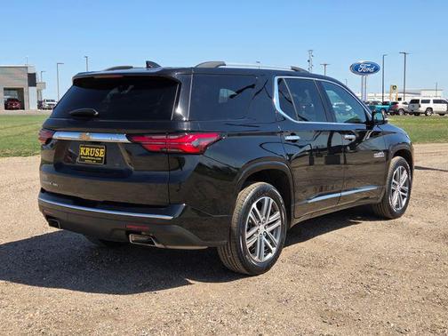 Mosaic Black Metallic 2023 Chevrolet Traverse High Country