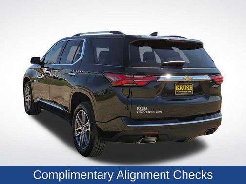 Mosaic Black Metallic 2023 Chevrolet Traverse High Country
