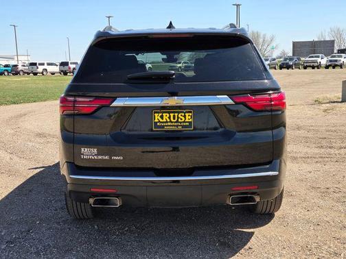 Mosaic Black Metallic 2023 Chevrolet Traverse High Country