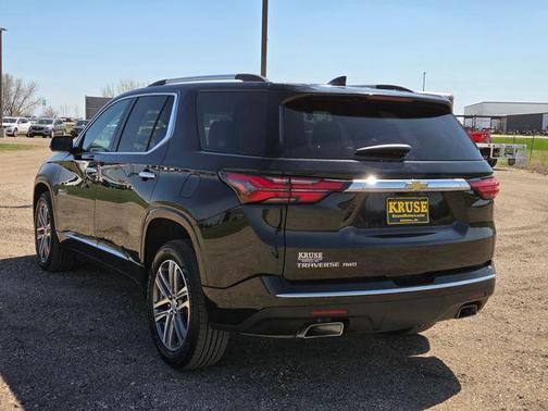 Mosaic Black Metallic 2023 Chevrolet Traverse High Country