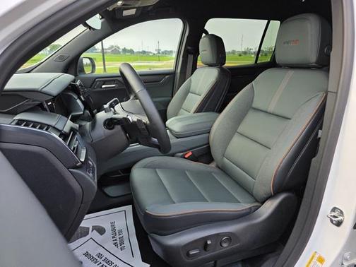 2024 GMC Acadia AWD AT4