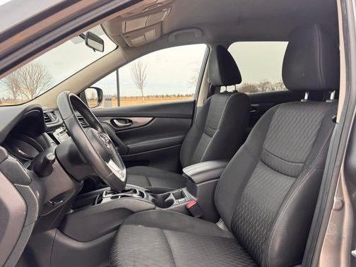 Gun Metallic 2018 Nissan Rogue SV