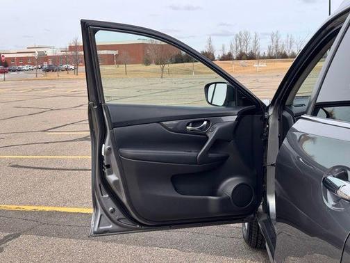 Gun Metallic 2018 Nissan Rogue SV
