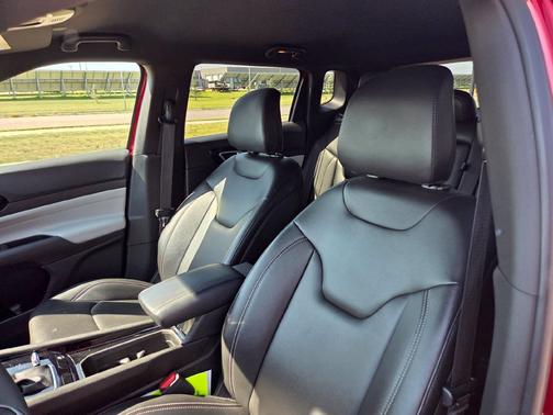Red Hot Pearlcoat 2025 Jeep Compass Limited