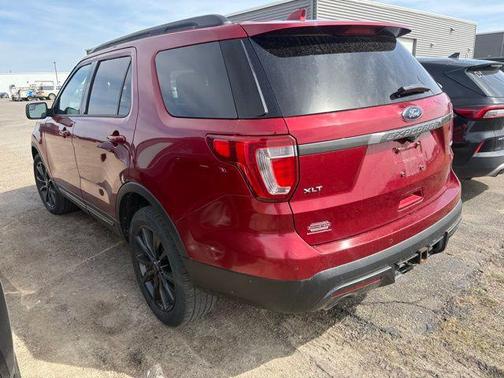 Magnetic Metallic 2017 Ford Explorer XLT