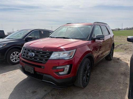Magnetic Metallic 2017 Ford Explorer XLT