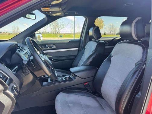 Magnetic Metallic 2017 Ford Explorer XLT