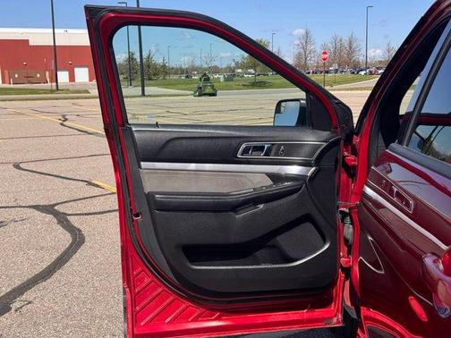 Magnetic Metallic 2017 Ford Explorer XLT