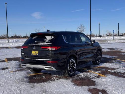 2022 Mitsubishi Outlander SE