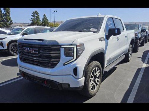 Summit White 2023 GMC Sierra 1500 AT4