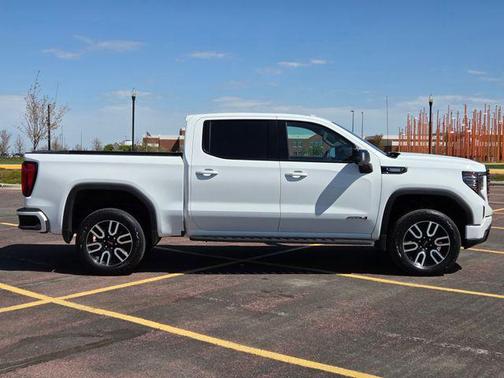 Summit White 2023 GMC Sierra 1500 AT4