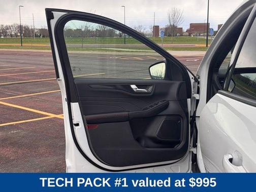 Star White Metallic Tri-Coat 2024 Ford Escape ST-Line