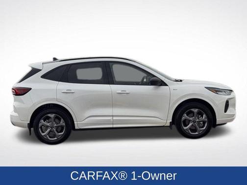 Star White Metallic Tri-Coat 2024 Ford Escape ST-Line