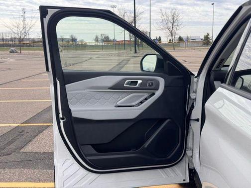 Star White Metallic Tri-Coat 2026 Ford Explorer Platinum