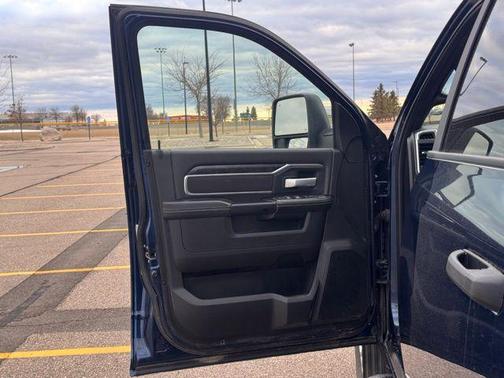 2024 RAM 3500 Big Horn Crew Cab 4x4 6'4' Box