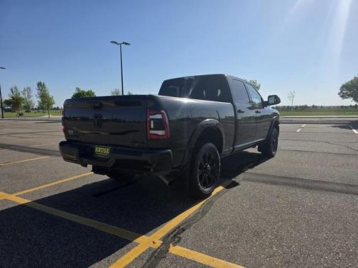 2019 RAM 3500 Laramie Crew Cab 4x4 6'4' Box