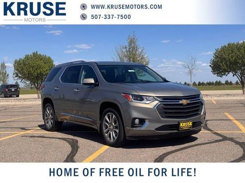 Pepperdust Metallic 2019 Chevrolet Traverse Premier