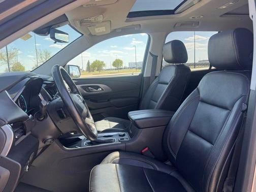 Pepperdust Metallic 2019 Chevrolet Traverse Premier
