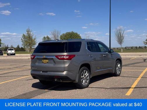 Pepperdust Metallic 2019 Chevrolet Traverse Premier