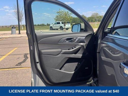 Pepperdust Metallic 2019 Chevrolet Traverse Premier
