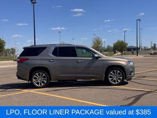 Pepperdust Metallic 2019 Chevrolet Traverse Premier