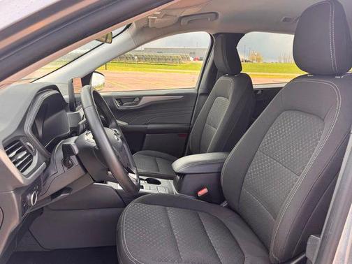 Iconic Silver Metallic 2024 Ford Escape Active