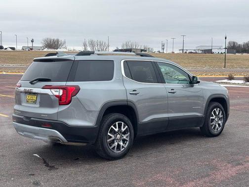 2023 GMC Acadia AWD SLT