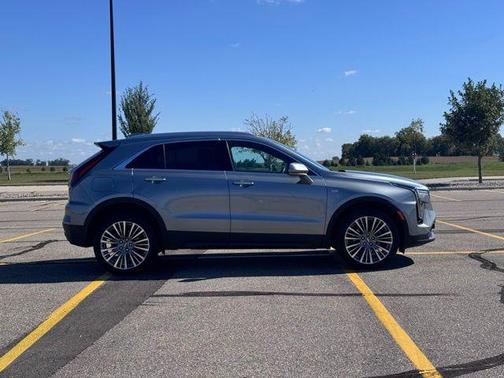 2024 Cadillac XT4 Premium Luxury