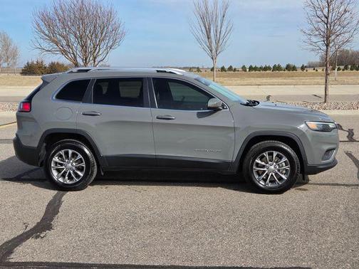Sting-Gray Clearcoat 2019 Jeep Cherokee Latitude Plus