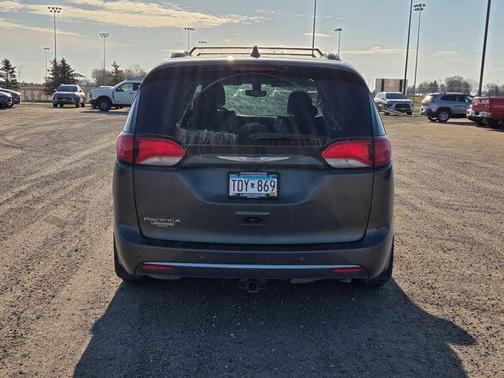 Granite Crystal Metallic Clearcoat 2018 Chrysler Pacifica Touring-L