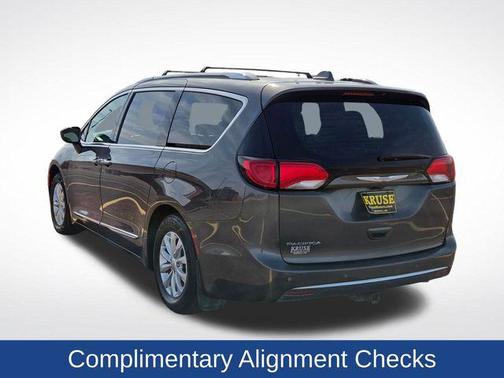 Granite Crystal Metallic Clearcoat 2018 Chrysler Pacifica Touring-L