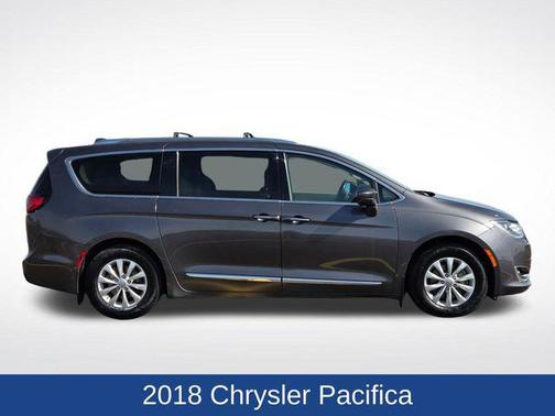 Granite Crystal Metallic Clearcoat 2018 Chrysler Pacifica Touring-L