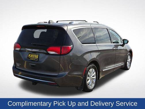 Granite Crystal Metallic Clearcoat 2018 Chrysler Pacifica Touring-L