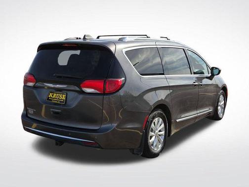 Granite Crystal Metallic Clearcoat 2018 Chrysler Pacifica Touring-L