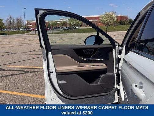 Pristine White Metallic Tri-Coat 2024 Lincoln Corsair Premiere