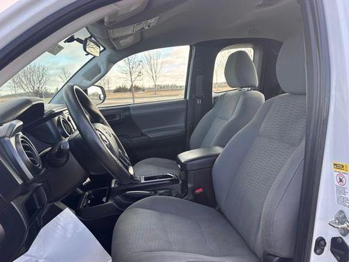 2016 Toyota Tacoma SR