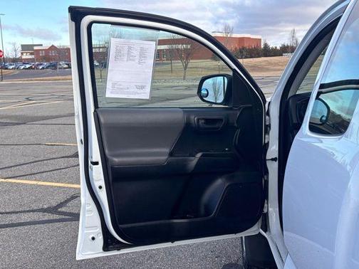 2016 Toyota Tacoma SR