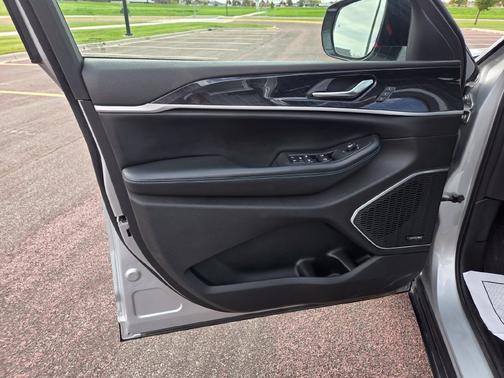 Silver Zynith 2023 Jeep Grand Cherokee Trailhawk 4xe
