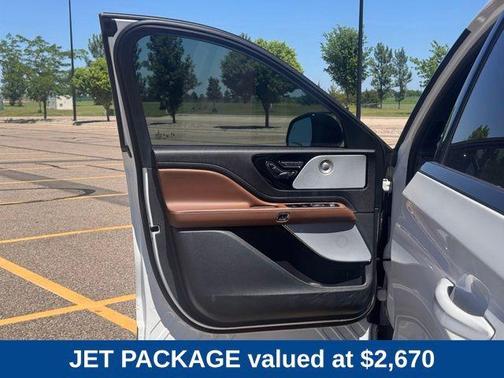 Pristine White Metallic Tri-Coat 2024 Lincoln Aviator Reserve AWD