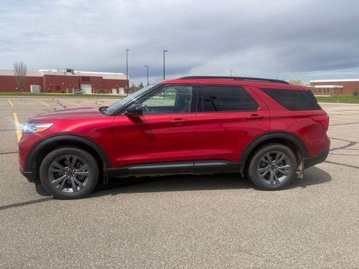 Rapid Red Metallic Tinted Clearcoat 2023 Ford Explorer XLT