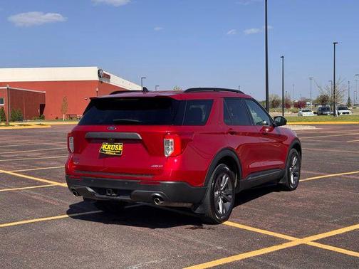 Rapid Red Metallic Tinted Clearcoat 2023 Ford Explorer XLT
