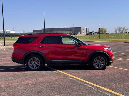Rapid Red Metallic Tinted Clearcoat 2023 Ford Explorer XLT