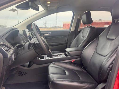 Rapid Red Metallic Tinted Clearcoat 2022 Ford Edge Titanium