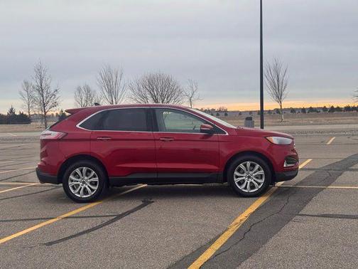 2022 Ford Edge Titanium